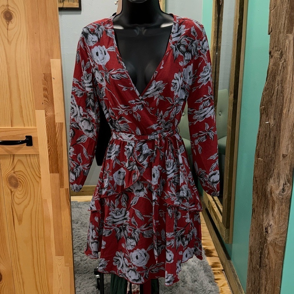 8th August Red Floral Long Sleeve‎ Wrap Dress Ruffle Tiered Skirt Size Small